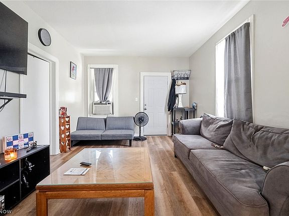 3rd image of 3131 W 92nd St