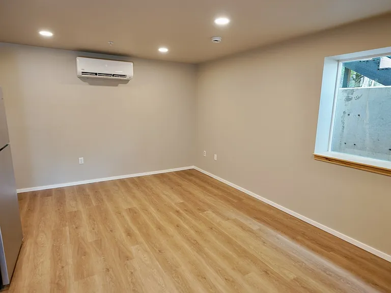 110 SE Handley St — Photo 11