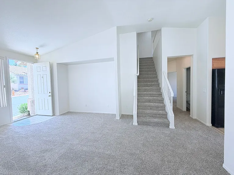 10404 Sloping Hill Ave — Photo 2