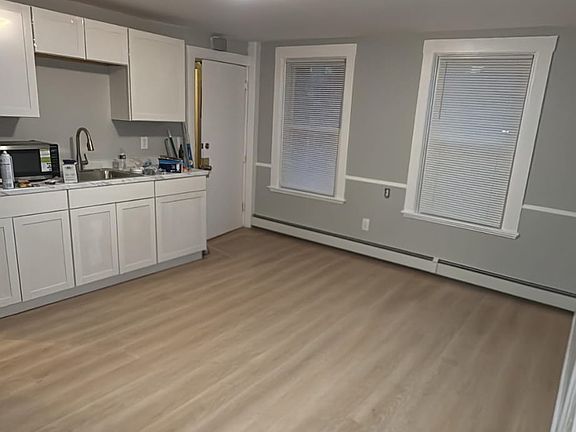 3rd image of 31 Lincoln Ave APT 2