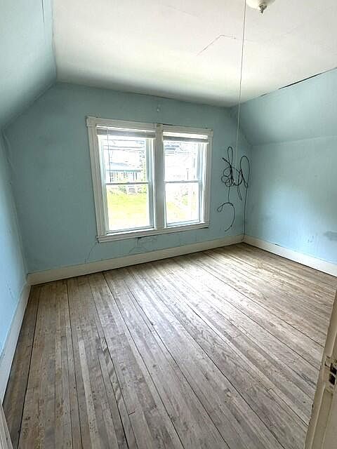 13th image of 627 Prospect Avenue