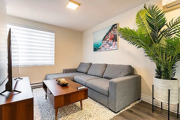 1st image of 1738 2nd Ave #7
