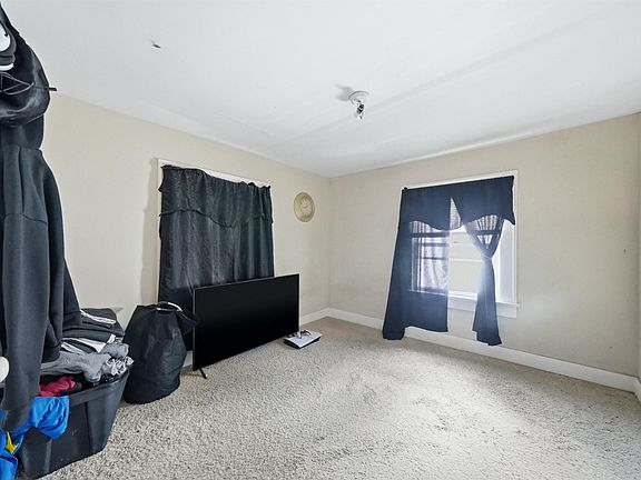3rd image of 3714 Smith St