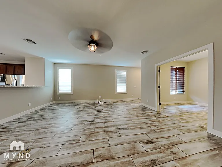 2639 N Walker Way — Photo 4