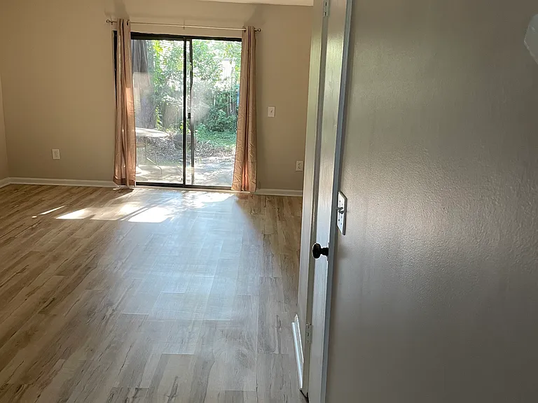 202 Saint Charles Ct — Photo 3