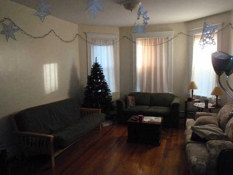 4 bed, $4,500 — Photo 3