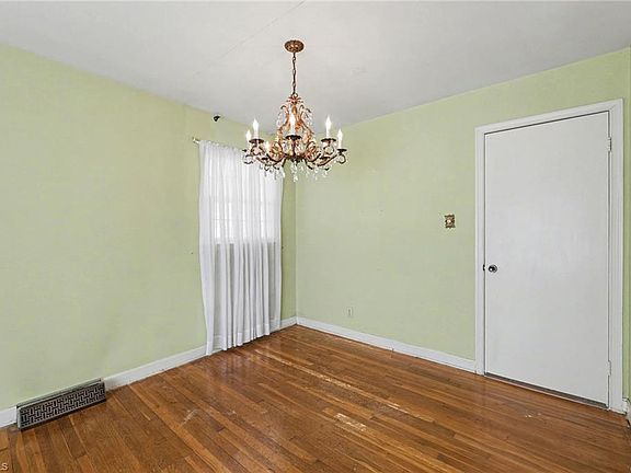 5th image of 3621 Sawyer Dr