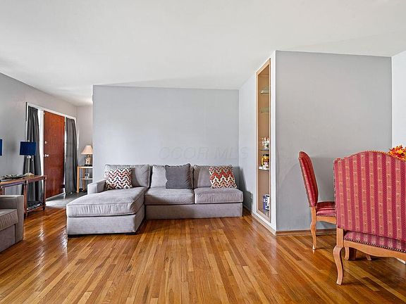 3rd image of 5844 Effingham Rd