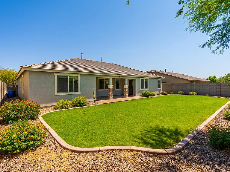 18445 W Saguaro Ln — Photo 35