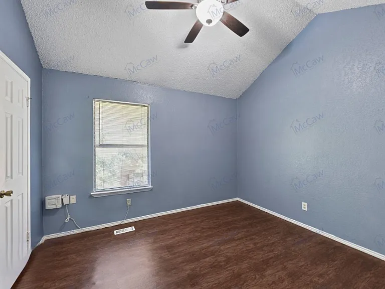 800 Bluebonnet Dr #D — Photo 10