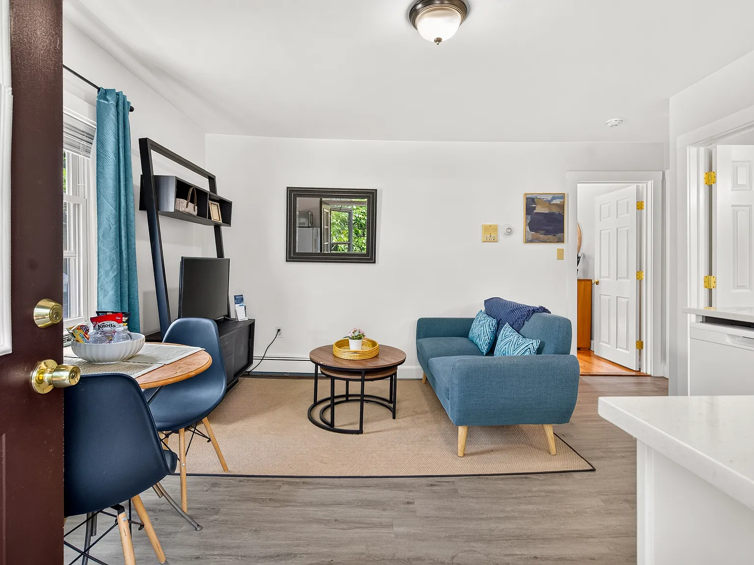 1 bed, 600 sqft, $5,370 — Photo 2