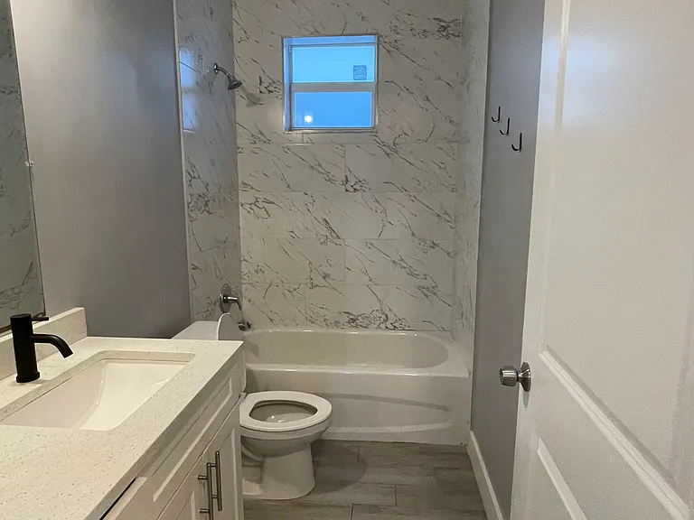 626 Latona Ave — Photo 4