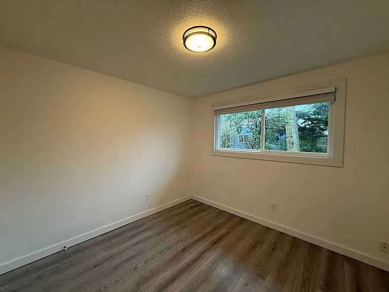 925 Avenue G — Photo 13