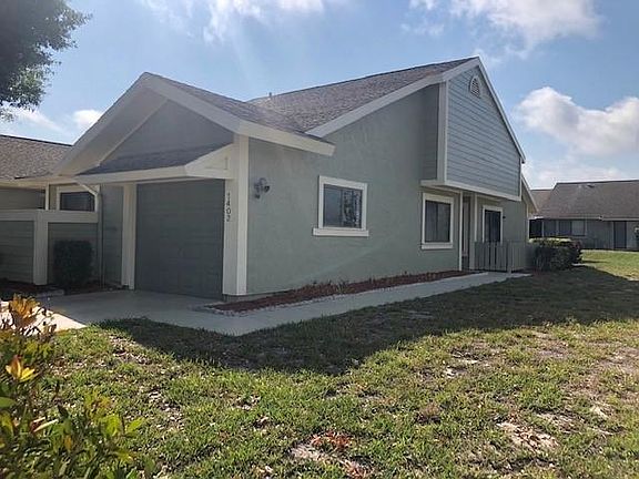 2nd image of 1402 SE Ashford Pl