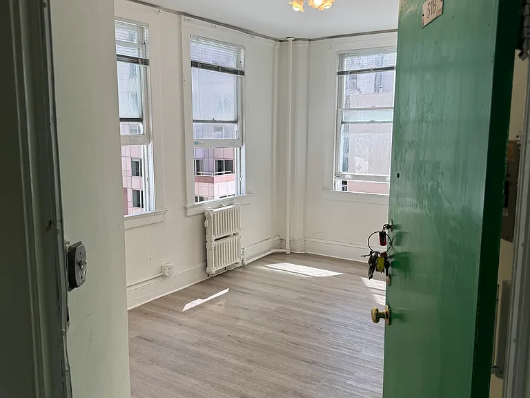 11 Belden Pl — Photo 5