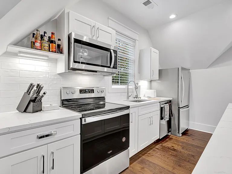 1110 Lillian St #B — Photo 9