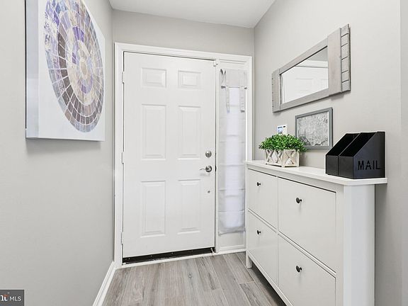 3rd image of 3597 Sherbrooke Cir