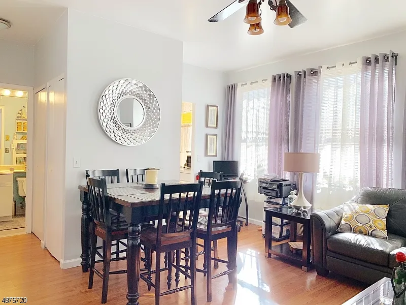 1 bed, 850 sqft, $1,800 — Photo 2