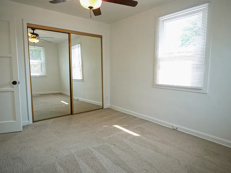 4213 W Clark St — Photo 10