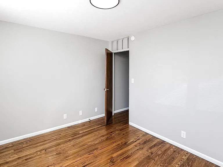 4817 S 131st St #9 — Photo 10