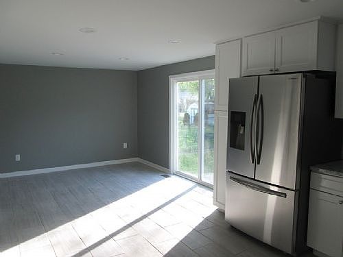 3rd image of 858 Fairmont Ave
