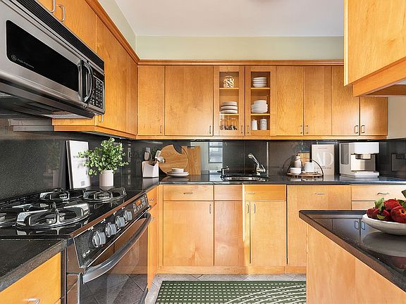 5th image of 345 E 69th St APT 7F