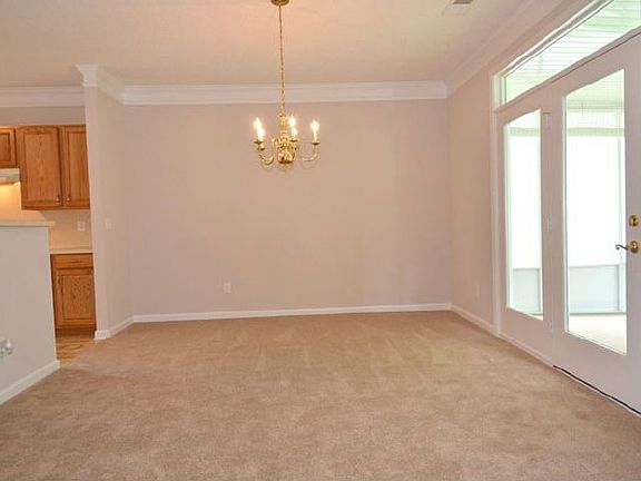 4th image of 110 Maple Grove Ter