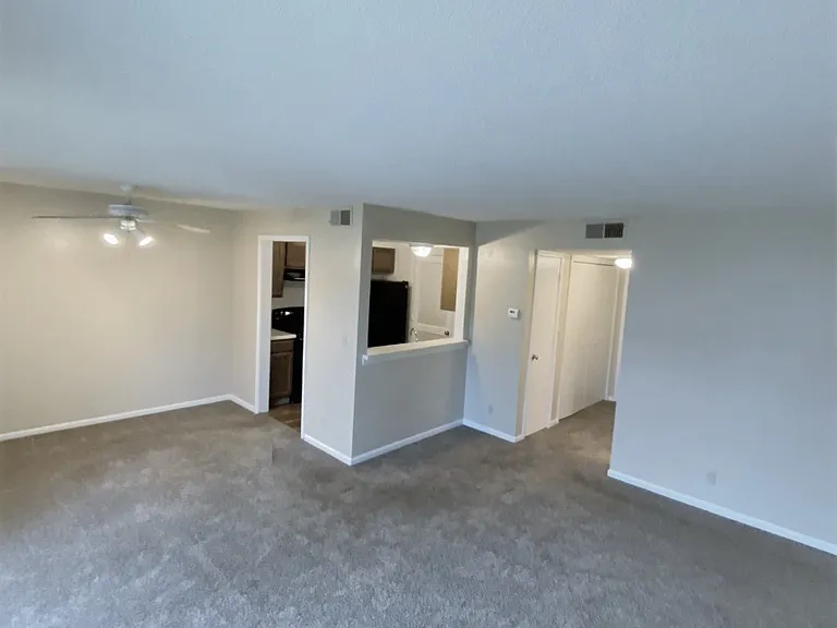 The Retreat at Woodlands Apartments — Photo 32