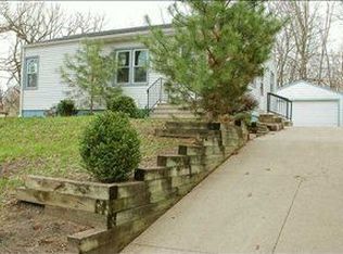 1325 E 33rd Ct, Des Moines, IA 50317