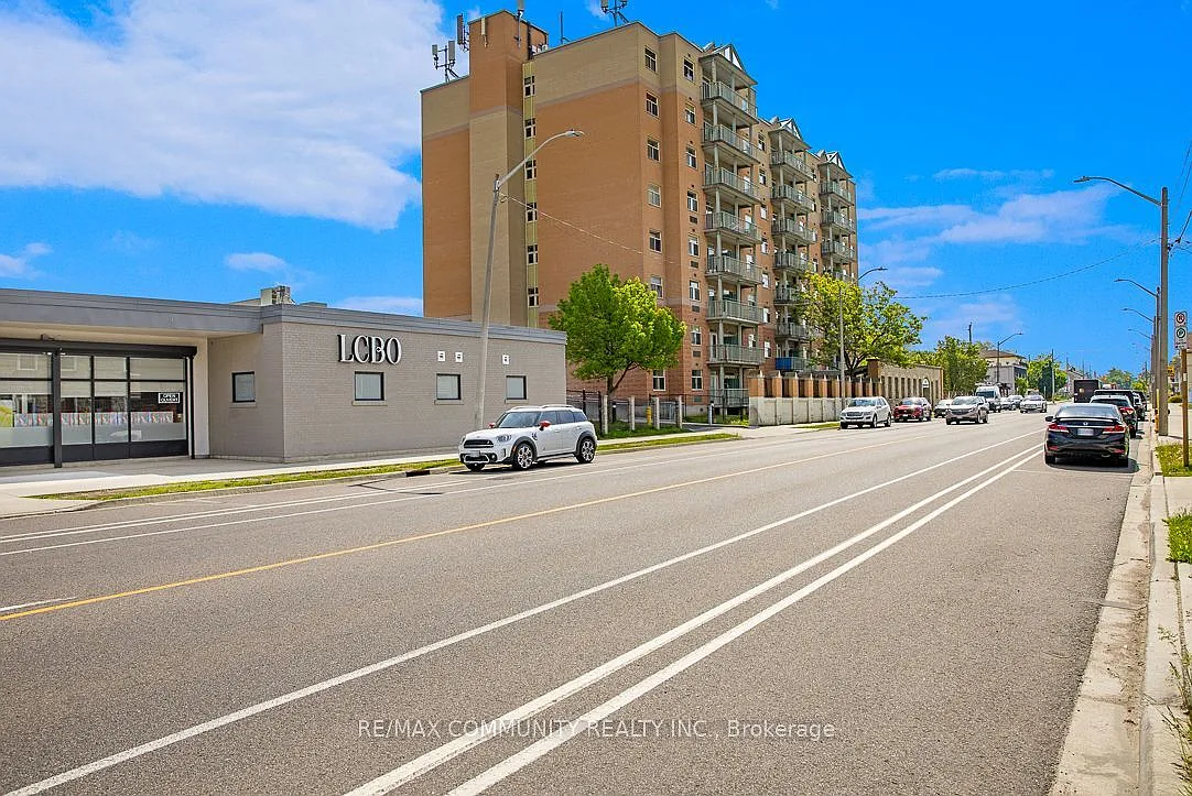 3 bed, $1,990 — Photo 4
