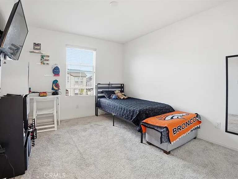 556 Enzo St — Photo 35