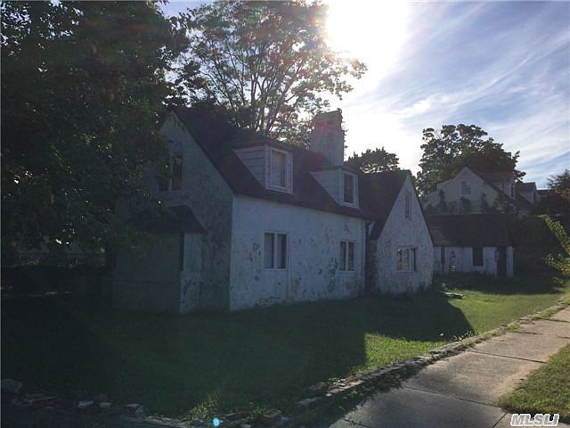 2nd image of 720 Beech St