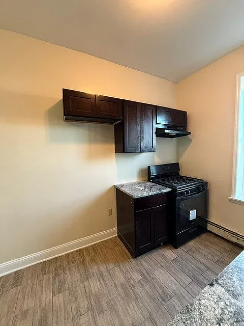 3 bed, $1,829 — Photo 2
