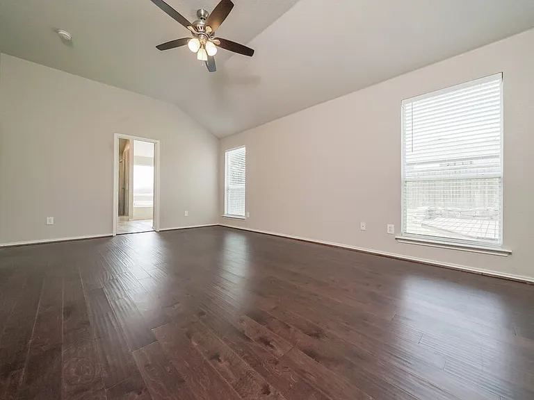 1005 Fort Apache Dr — Photo 12