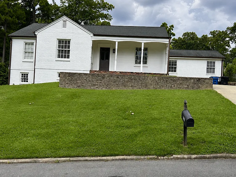 700 Warwick Rd — Photo 1