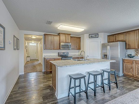 5th image of 105 Green Palm Ct
