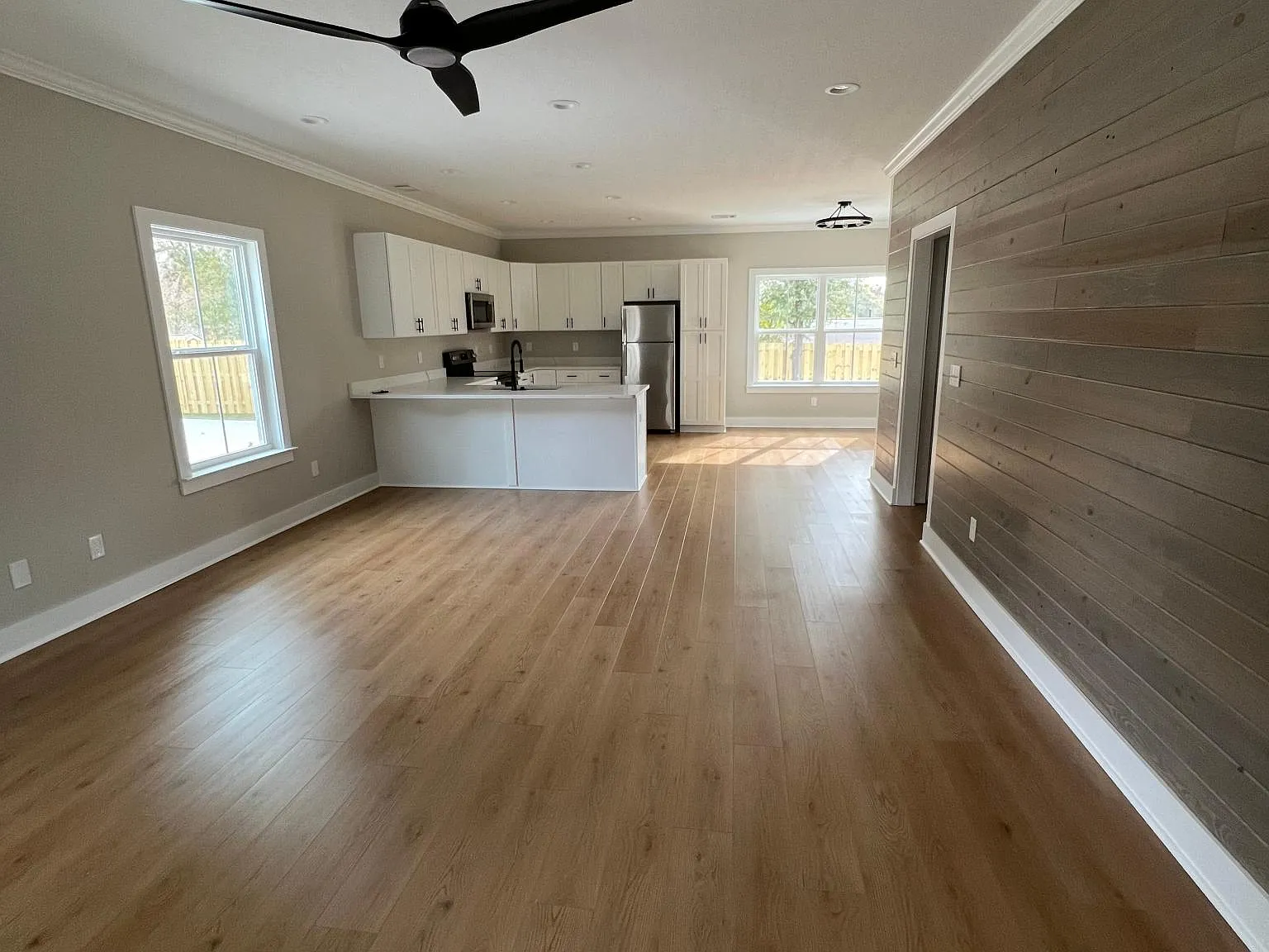 3 bed, 2.5 bath, 1545 sqft, $2,000 — Photo 3