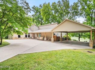302 Lakecrest Dr, Harriman, TN 37748