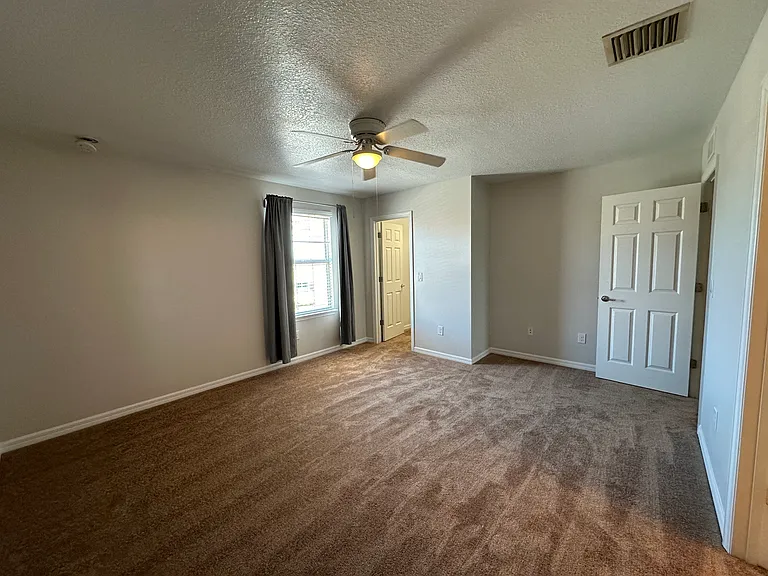1061 Normandie Way — Photo 15