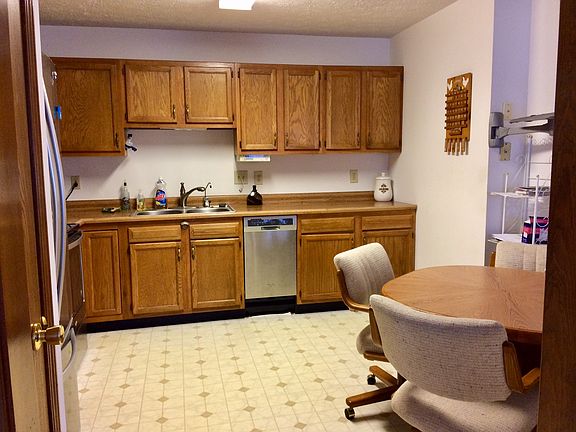 Eat-in Kitchen or OfficeArea