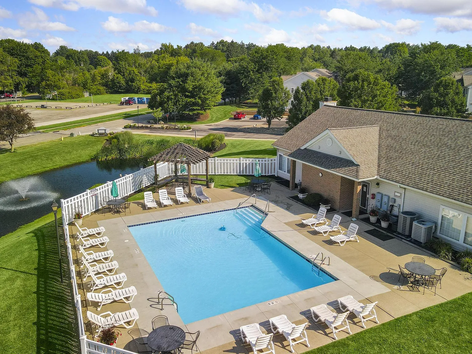 Columbia Woods Apartments - Greater Akron — Photo 4
