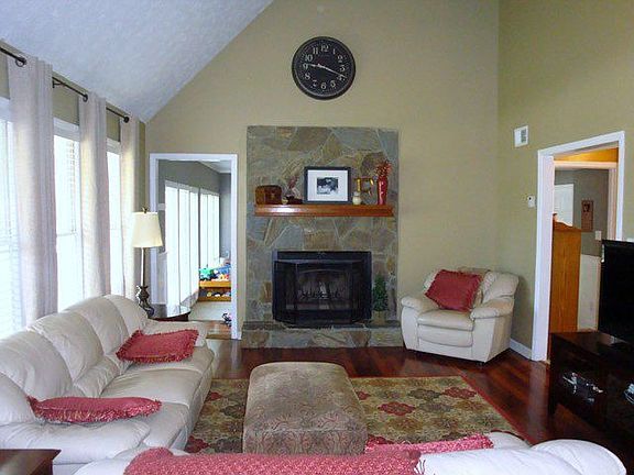 Vaulted Family Room