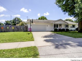 718 N Snodgrass St, Taylorville, IL 62568
