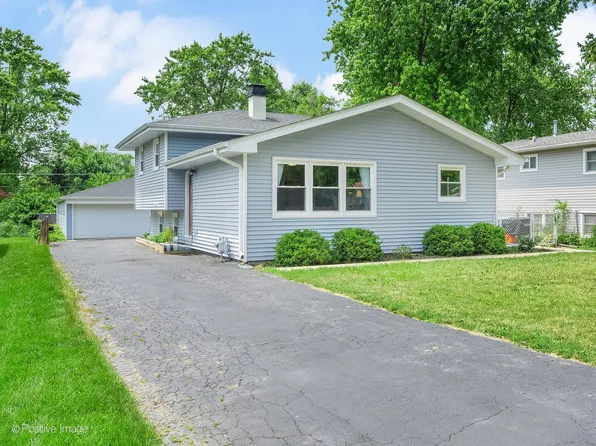 3916 N Adams St, Westmont, IL 60559