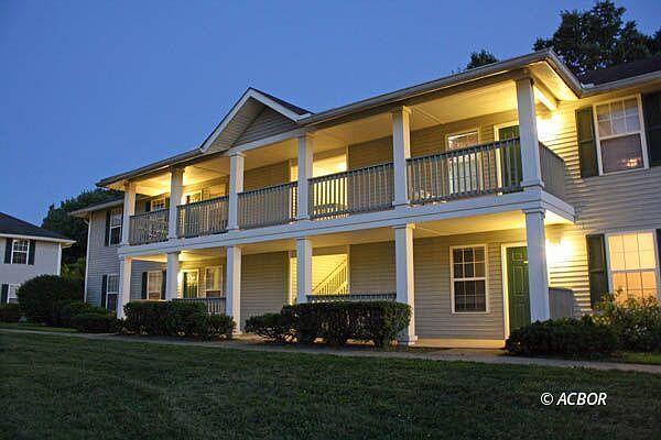1st image of 15 S Shafer St APT 901