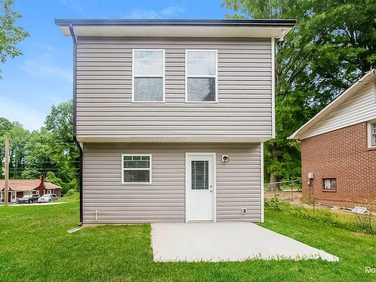 1105 Rosewood Ave — Photo 15