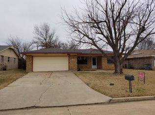 1616 SE Clover Ln, Lawton, OK 73501