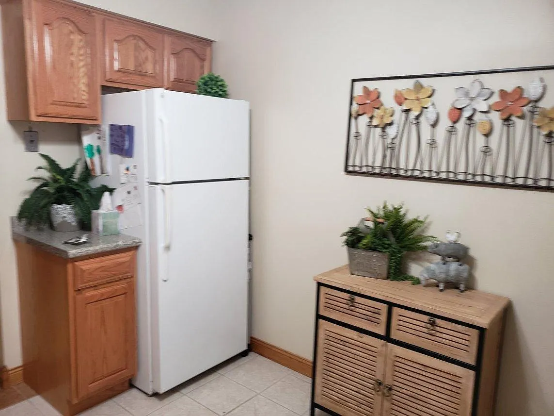 814 NW Greenwood Street — Photo 3