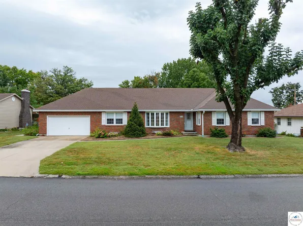 904 Ruth Ann Dr, Sedalia, MO 65301