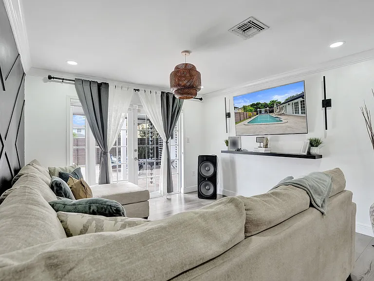 620 SW 100th Ave — Photo 28